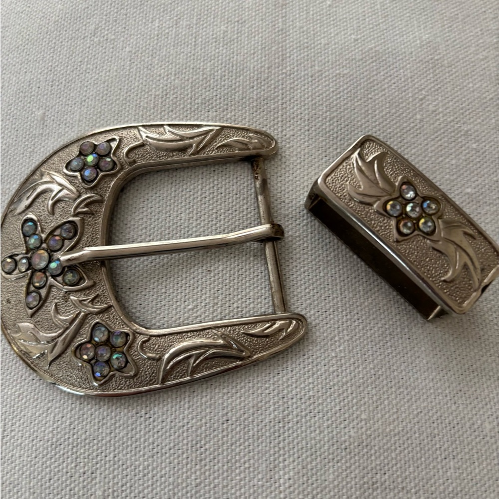 BELT BUCKLE WITH CRYSTALS